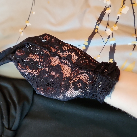 Lace Sleeved Dress - Picture 4 of 8